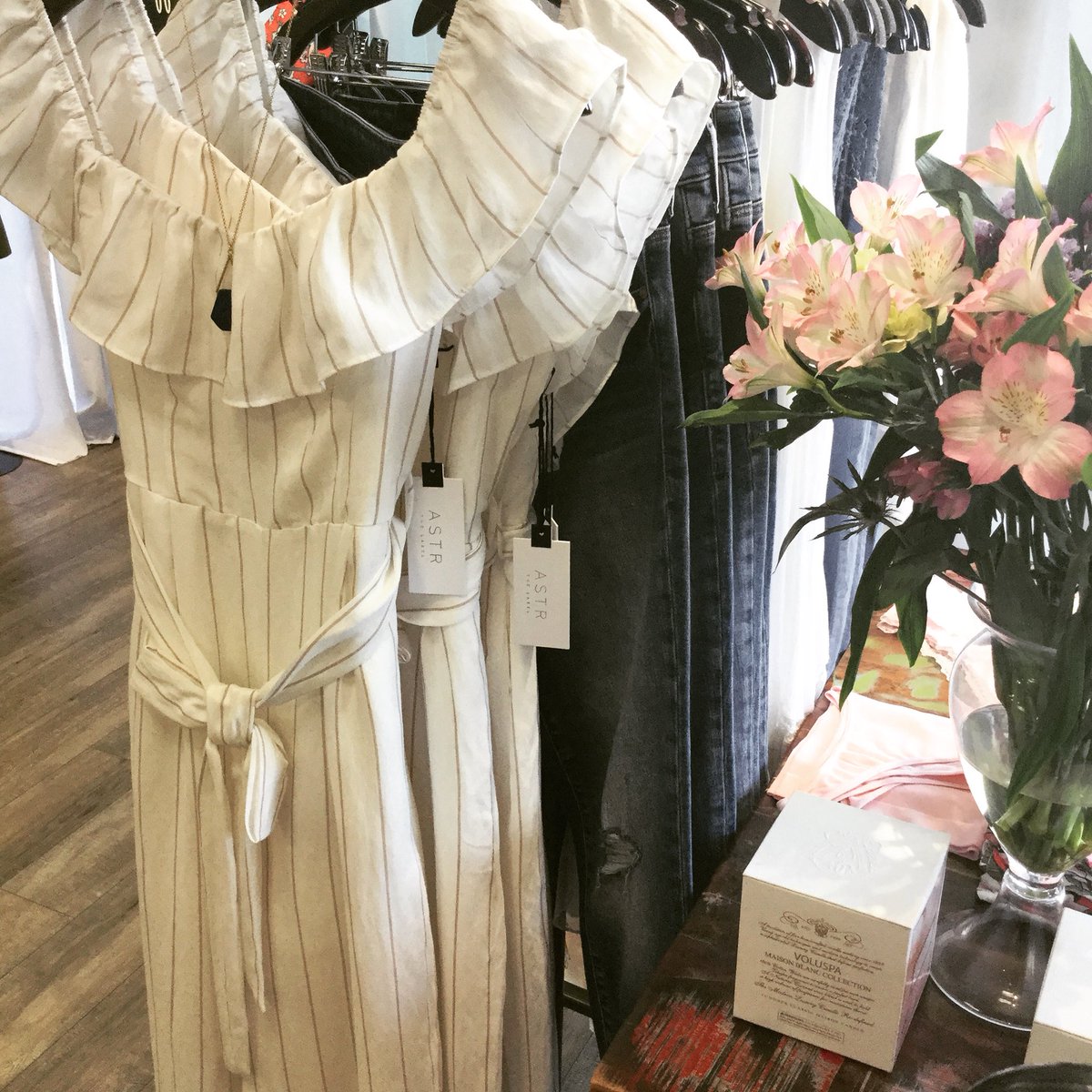 divalani_style's tweet photo. Pretty much perfection in a jumpsuit #justsayin 🌻 .
.
https://t.co/NK4xfbKbqQ

#ithaspockets #jumpsuit #white #offtheshoulder #style #inspiration #stripes #astr #astrthelabel #feminine #shopping #shoponline #wehaveit #new #need #summerclothes #2018 #fashion #diva #divalanistyle https://t.co/G1Gu6gM1R4