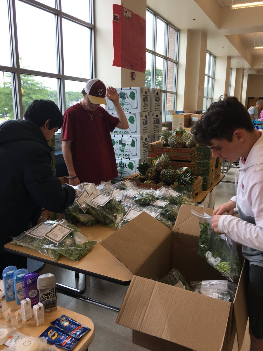 emperna's tweet photo. We’re donating our hydroponics crop today to #watchcitymarket. So proud of these kids. @WPSnutritionk12 @WalthamSchools https://t.co/FmO8E8DlpX