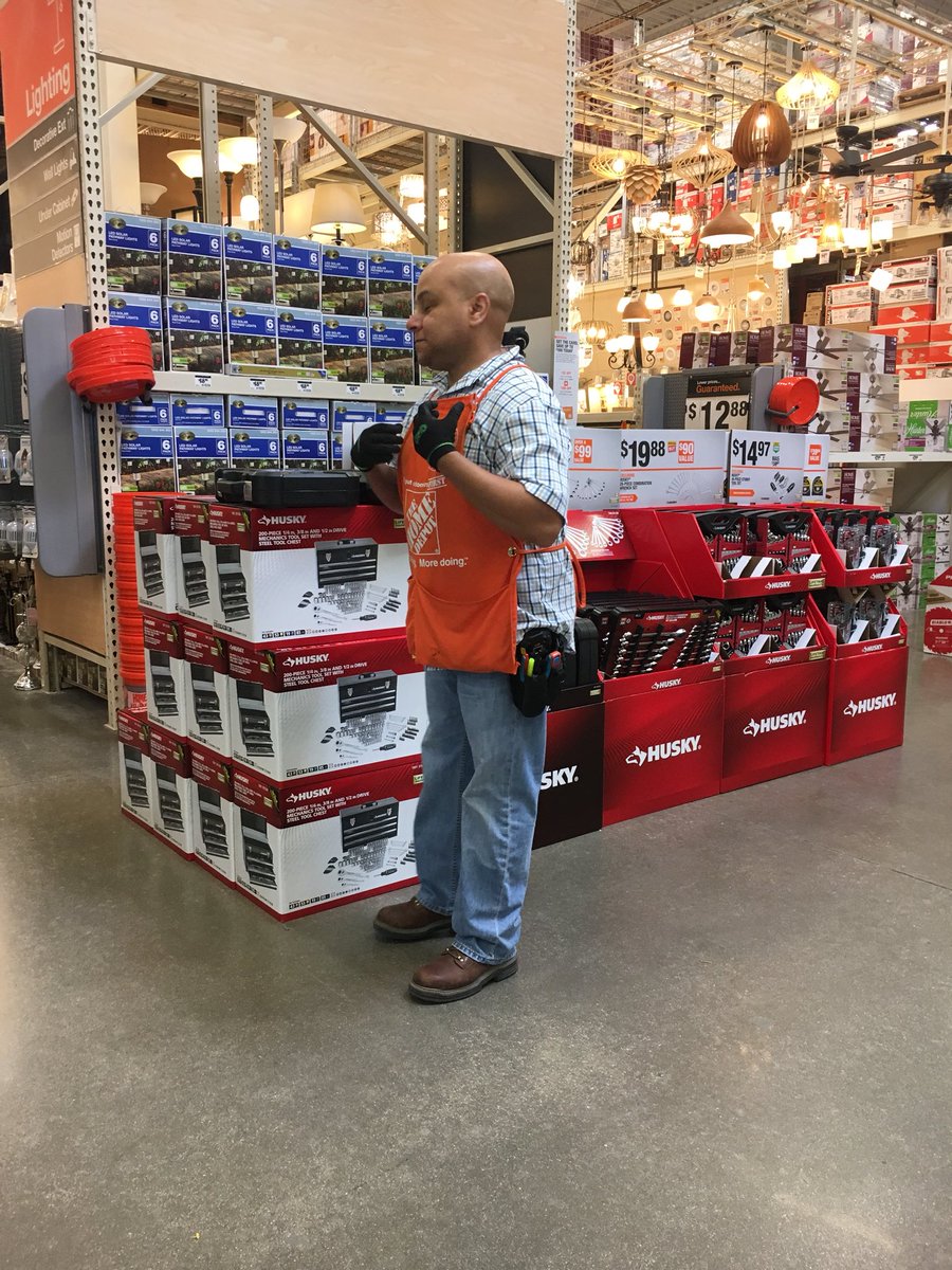 Cloeratorres's tweet image. All day, every day! Always Be Closing. #storestandards thank you Frank for staying on top of instock.  #D47ABC #InStock123 @bsb823 @CalvinM51489250 @bjp84 @steph24thomas @ChadS_HD