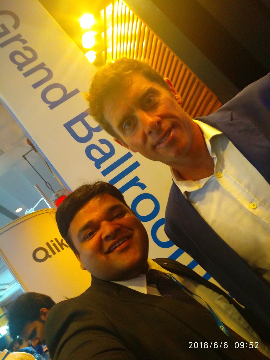 vineettweets's tweet photo. It was a pleasure meeting Dr #PaulHawkins - Man behind #HawkEye Tech. It was an honour to see him visiting @BDBizviz booth at @Gartner_inc
He appreciated our idea on #Crictix & give some really good advices!
#SA2018 #GartnerDA #BDB #BDBAtGartner #Gartner #BigData #BizViz #Yujaa https://t.co/bUJfaV8877