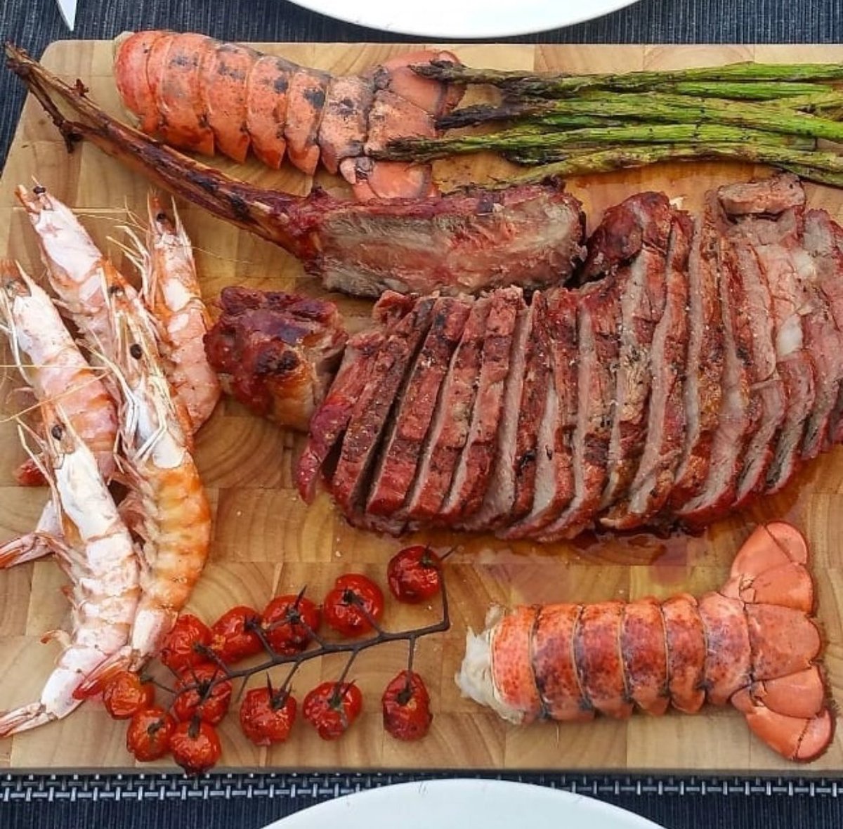 DiabloSteaks's tweet photo. Surf and turf anyone? 
#Steak #EvilGoodSteak 
Via @bbqlads IG https://t.co/yGWkhcN4rL