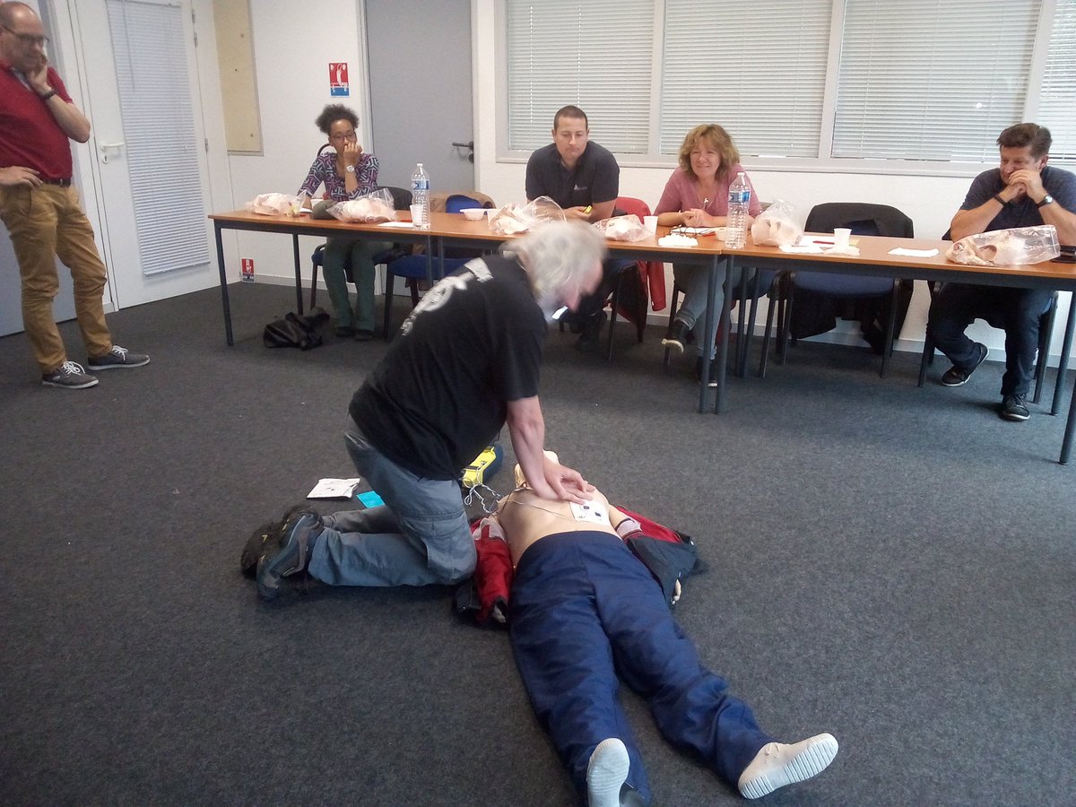 AlineDelahaye's tweet photo. #formationSST pour certains salariés d' @Aiguillon_SAhlm - #premierssecours #prevention et bonne ambiance 😉🤕 https://t.co/oNGRxzxKir