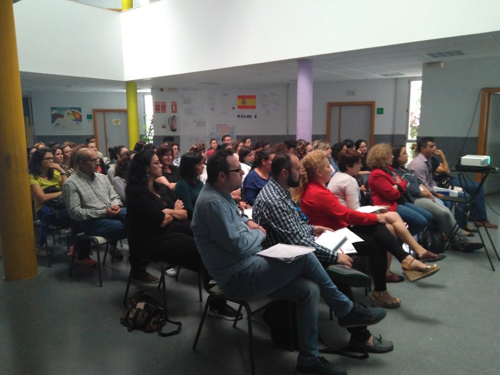 IESOViaDalmacia's tweet photo. Jornada Teórico-Práctica sobre el Acoso Escolar en el @IESOViaDalmacia dirigida a madres y padres de los centros educativos de Torrejoncillo. #CEIPBatalladePavía #StopBulying https://t.co/RXjSZoEz2W