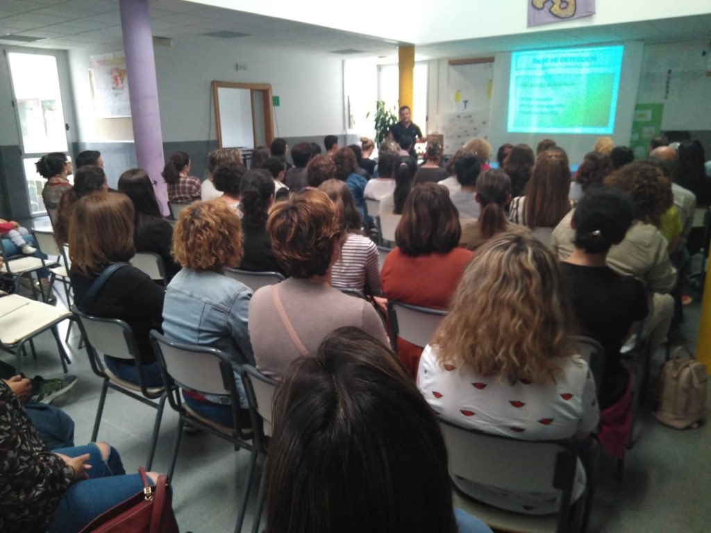 IESOViaDalmacia's tweet photo. Jornada Teórico-Práctica sobre el Acoso Escolar en el @IESOViaDalmacia dirigida a madres y padres de los centros educativos de Torrejoncillo. #CEIPBatalladePavía #StopBulying https://t.co/RXjSZoEz2W