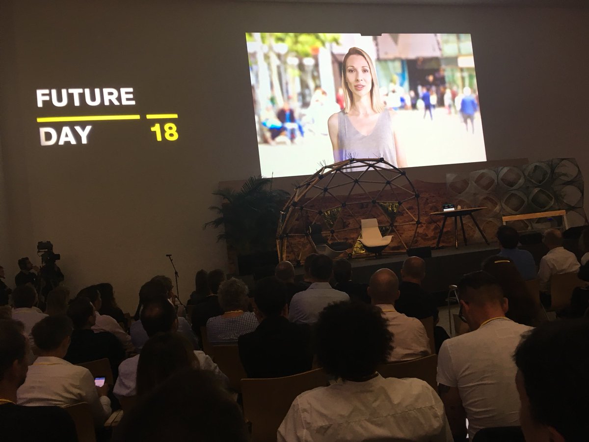 Artistenkind's tweet photo. Future Day 18 @zi_news war heute wieder mal mit klasse Rednern super inspirierend #fd_18 #future #trends #visionen #forschung https://t.co/GpEr2iYOOo