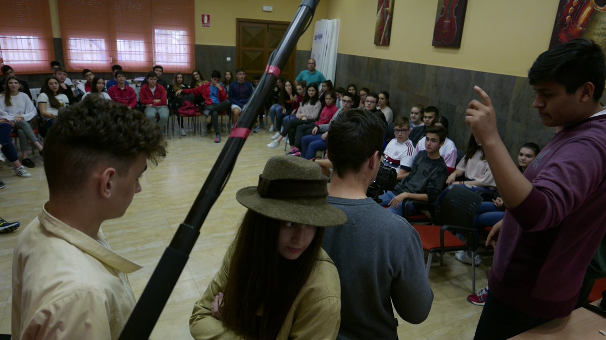 CinemaCampES's tweet photo. Se cuentan con los dedos de una mano las sesiones de #CinemaCampClass del programa #Artistea de
@culturacyl que quedan. Esta mañana visitamos el
@IESOCANAL de Villamuriel de Cerrato y el
@LaSallePalencia Y mañana... al
@iesleonfelipe de Benavente y el
@IESTierraCampos https://t.co/M2FGiVxx6B