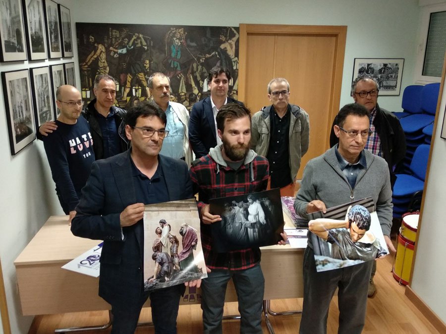 Zamora24horas's tweet photo. Los ganadores del concurso de fotografía de “El Prendimiento” de @VeraCruzZamora reciben sus premios https://t.co/v3LTS363IF https://t.co/TUNA5gE73V