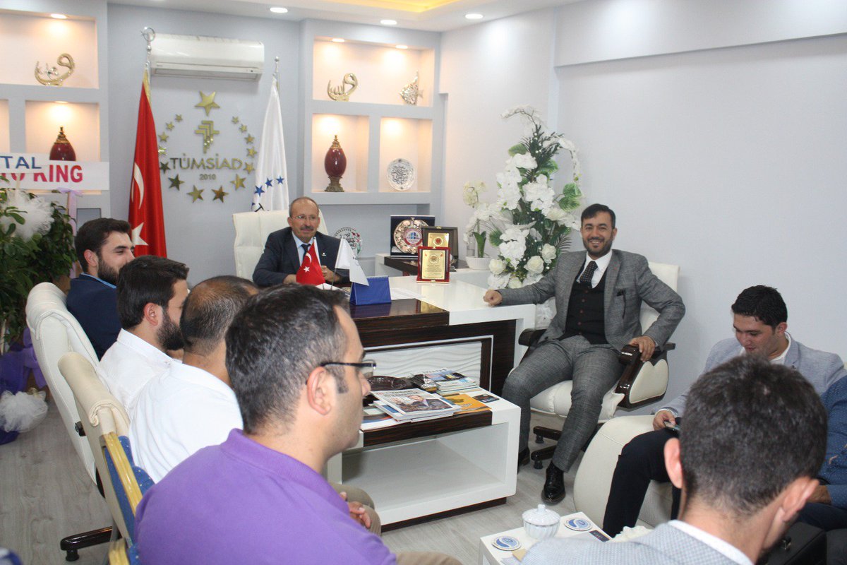 bunyamintogmus's tweet photo. Görev Yaptığı Süre Boyunca TÜMSİAD elazığ şubesine Yaptığı Hizmetlerden dolayı @mahir_sonmez Başkanımıza Teşekkür Eder Görevi Devr Alan Ahmet Özbay Başkanımiza Şehrimiz ve Derneğimiz adına hayırlı olmasını dilerim... @tumsiad @YasarDogan__ @sseker23 @osmankurtkan https://t.co/ycXEee16T7