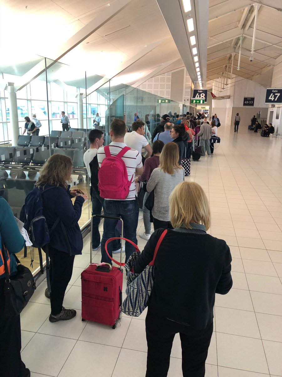 Ian_D_Field's tweet photo. Come on ⁦@easyJet⁩ - where’s the speedy boarding lane tonight on the ⁦@BBC_official⁩ to Belfast? https://t.co/2YIUewWtPe
