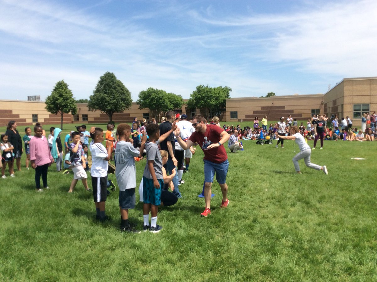 edinbrookscotti's tweet photo. End of year 5th grade vs staff kickball game https://t.co/y0We9q1vCq