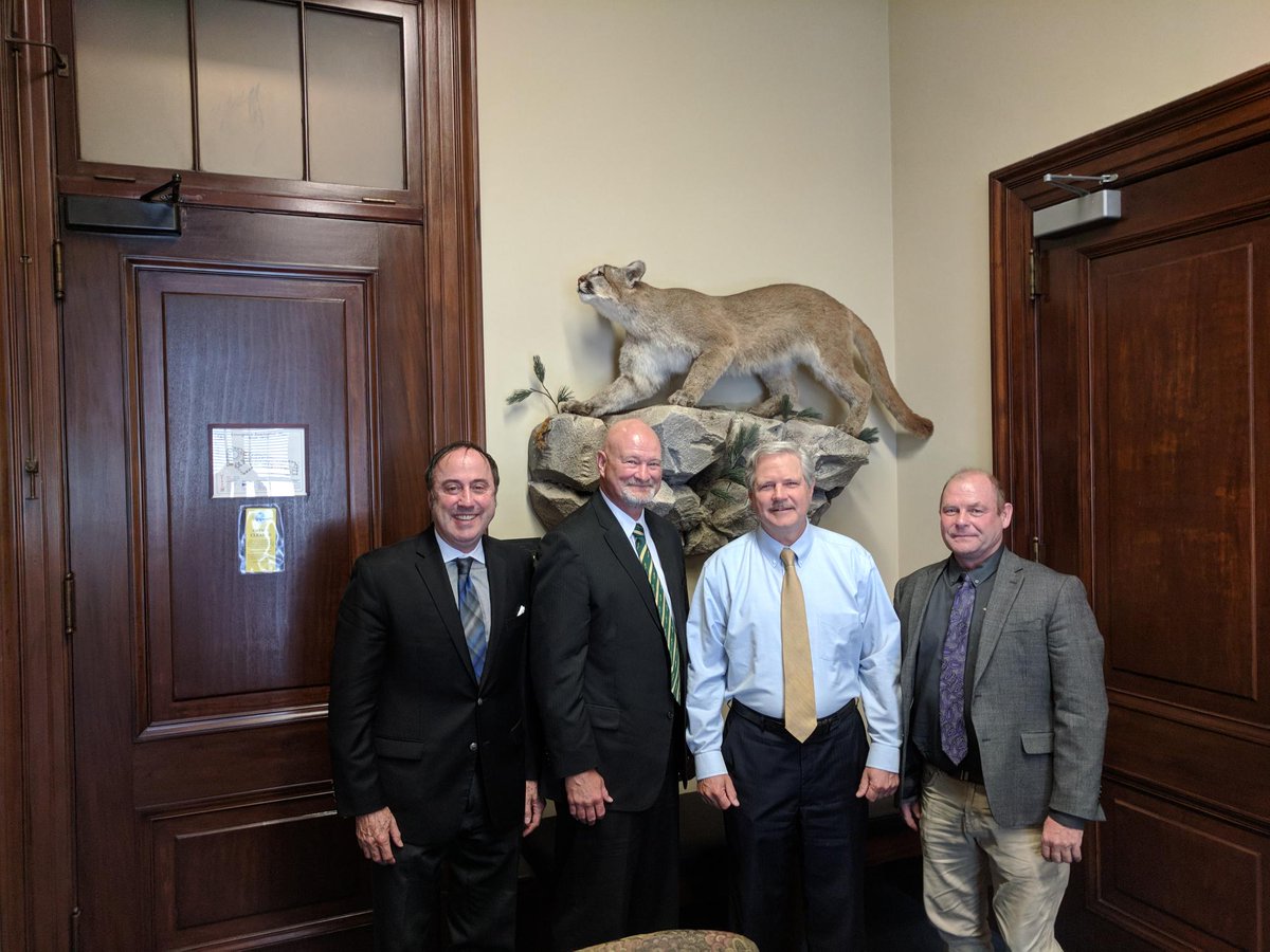 NDGrainGrowers's tweet photo. NDGGA President @Jeff_Mertz and Executive Director Dan Wogsland meet with @SenJohnHoeven to discuss trade and the #FarmBill. #YouRaise. #WeRepresent. https://t.co/bWLpjKDeyV