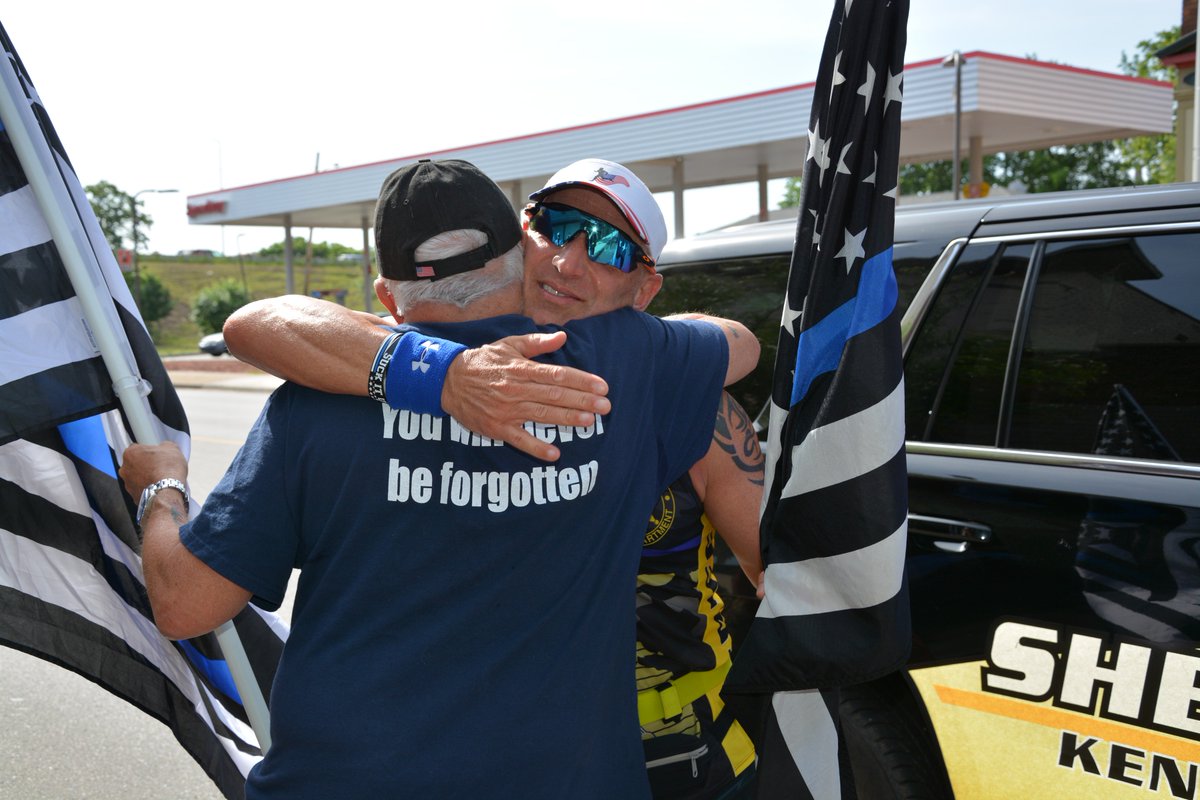 GrandRapidsPD's tweet photo. Way to go Matt...You are almost there! 160 Miles, 4 days, for MI-COPS, all while carrying the flag. A-MA-ZING individual...
#RunAcrossMichigan #GRPDpride https://t.co/1je27LaN2s