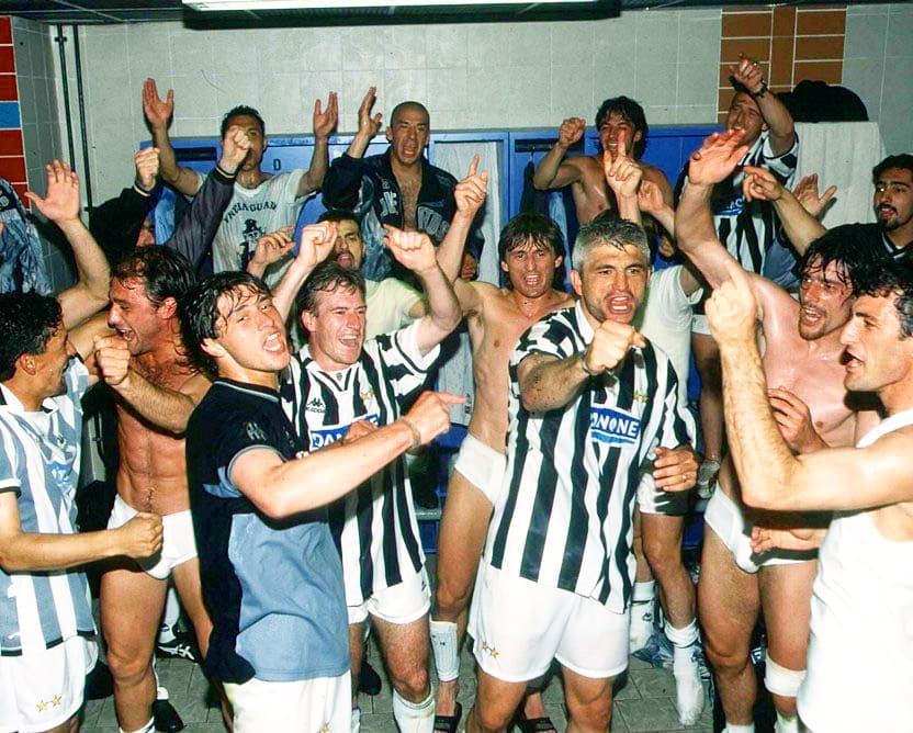 ⓅⒶⓄⓁⒶ ⒿⓊⓋⒺⓃⓉⒾⓃⒶ ⚽⛿ on Twitter: "Nostalgia delle feste degli anni '90? Lo  scudetto numero 23 della stagione 1994-1995! Per fortuna si festeggia  ancora, si festeggia sempre! . #Juventus #FinoAllaFine #ForzaJuve #Anni90  #Tacchinardi #