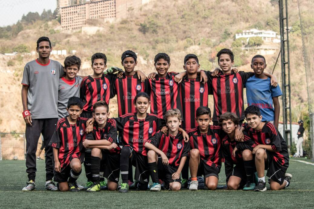 PetareAcademia's tweet photo. La jornada de #LigaPipoRossi ante AEF culminó con la participación de nuestra categoría #Sub12 plata
-
¡Sigamos así campeones!
-
#CrecemosUNIDOS #DvoPetare #Academia #TalentFratelsa
-
📷 @mederosphoto | Deportivo Petare/ Fratelsa Sport https://t.co/KnoEGsZocn