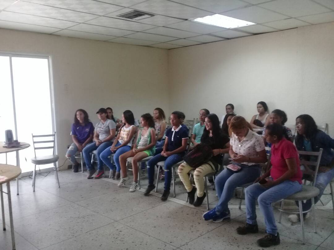 DeportesUBV's tweet photo. @ubv colabora con la Academia de Fútbol del Zulia FC, con atención medico-odontológica a sus atletas de las categorías menores sub 12, sub 14 y sub 16 femenina #UBVZulia @CesarTrompiz @prensaccs_ubv @euryvillalobos @marbelysmora2 https://t.co/v1YrzLwj7C