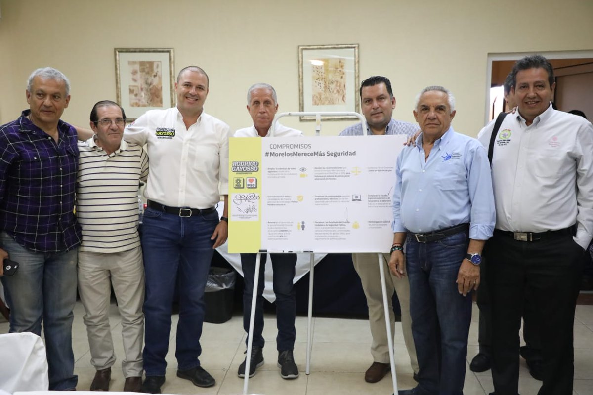 rodrigogayossoc's tweet photo. Mi principal compromiso es regresar la paz y tranquilidad a #Morelos, por eso hoy con integrantes del @Consejo_Morelos firmé los compromisos por la seguridad.
#MorelosMereceMás #Seguridad
#CompromisoDeGayo https://t.co/6xDOdfQbop