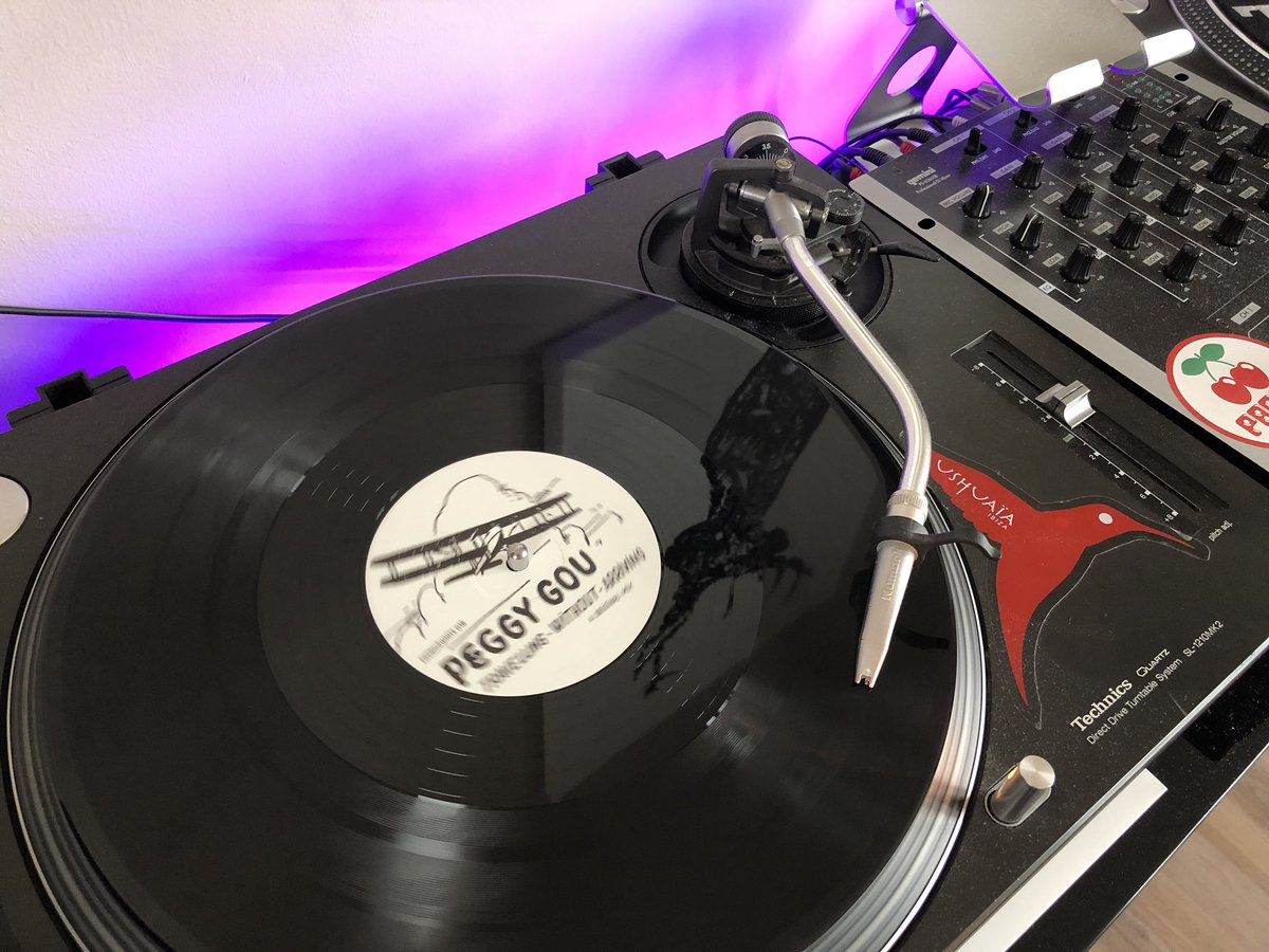 djsimmo_'s tweet photo. Yup! 😎 #PeggyGou @phonicarecords #house #deephouse #tune #vinyl #1210s https://t.co/6kLllW9JiX