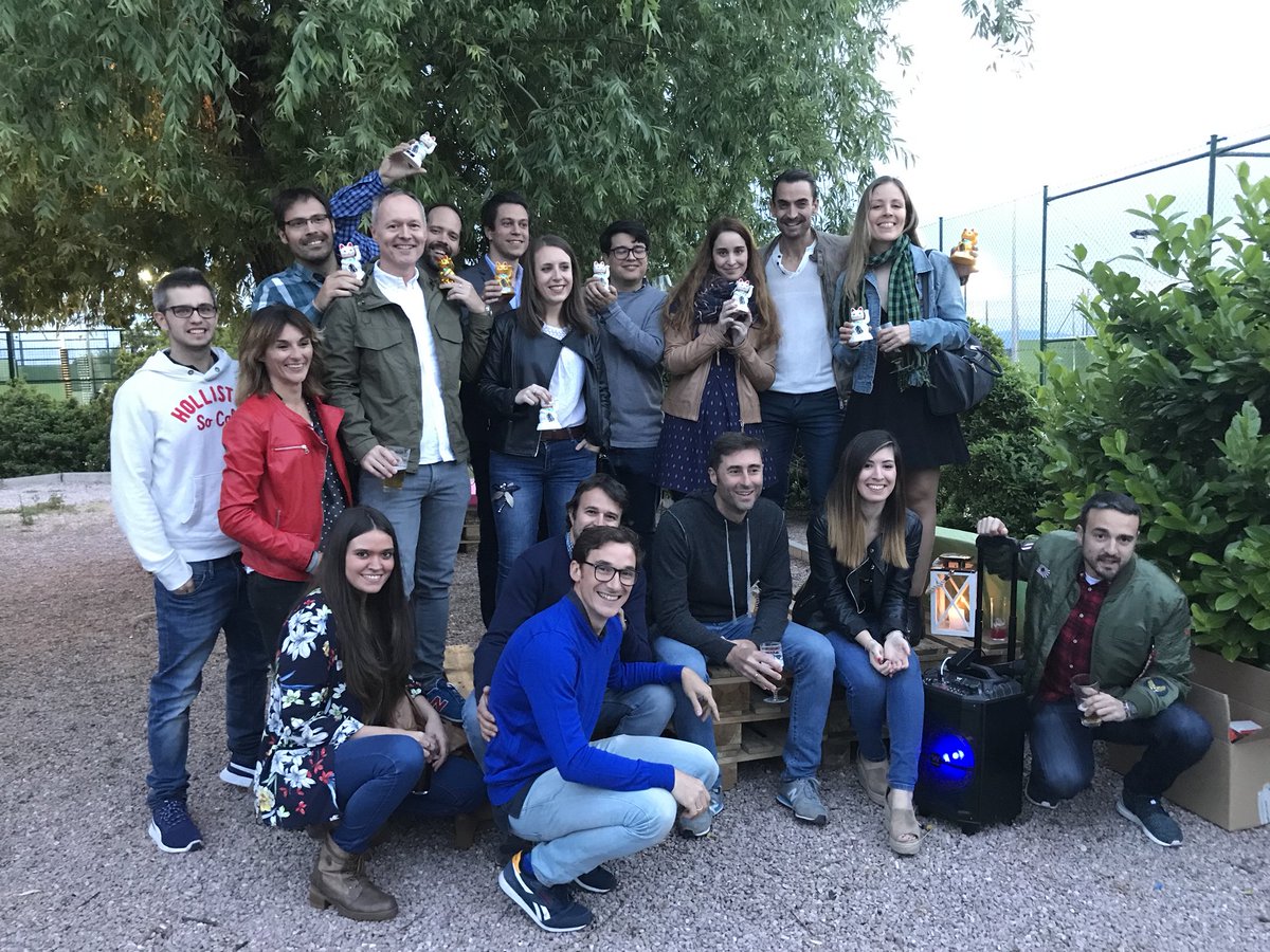 marinarochmt's tweet photo. Qué divertida la entrega de los primeros Springer de Oro para los #springerthings https://t.co/hvNiYWj83d
