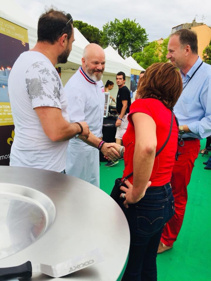 VilledAles's tweet photo. Ce soir sur @M6 #CauchemarEnCuisine et le we passé au festival @EtoilesMougins, le chef #PhilippeEtchebest a découvert la plancha connectée #Cooxy et a semblé l'apprécier 😎
Alors, le barbecue électrique #MadeinAlès bientôt dans #TopChef ? 😊
#TeamAlès #LesEtoiles2018 https://t.co/m8Lv6FUS9l