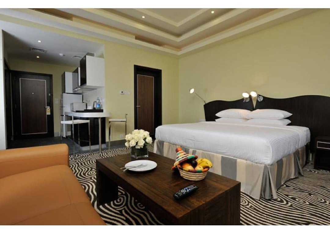 alrayasuites's tweet photo. The spacious rooms and suites feature a chic design and contemporary furnishings. All are air conditioned and our suites include 42’’ LCD TVs and kitchen. #alrayasuites #bahrain #bahrainhotels #seef #visitbahrain #seefmall #danamall #citycentrebahrain https://t.co/GXcr5V5JYO