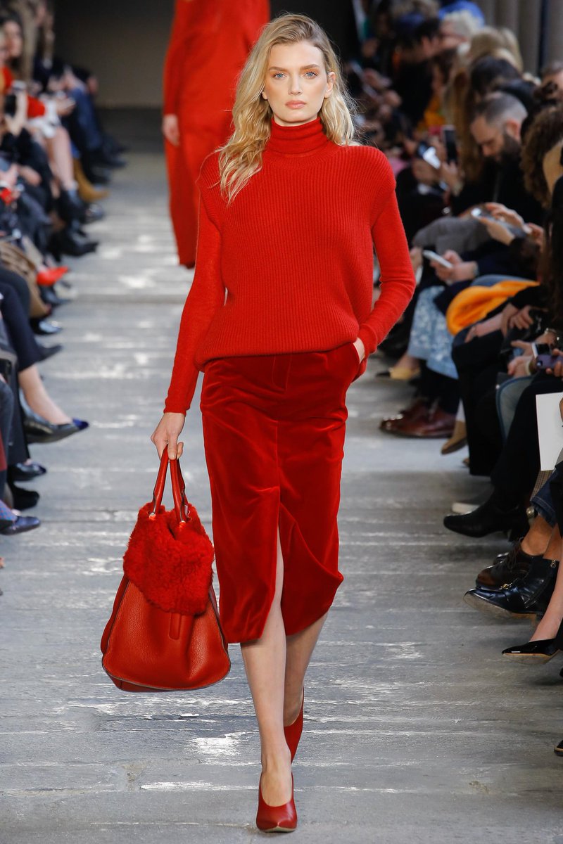audreybeaulac's tweet photo. You were born to stand out.   #MaxMara #StyleSignature https://t.co/lbxRB9WagL