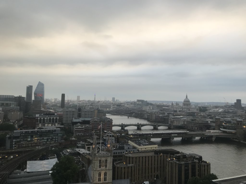 ezhaooo's tweet photo. Evening with a view #wsj https://t.co/c0EiO37BPq