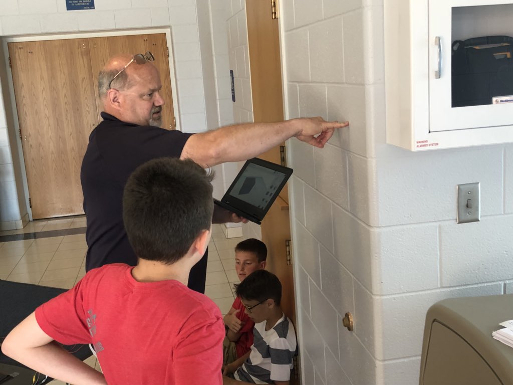 jsnhubbard's tweet photo. #TheSecretSocietyOfTinkerers we’re successful finishing their @makeymakey #hallwaysymphony today at #createcon18! Special guest appearance by @shirky17! https://t.co/IEQW6PMWHs