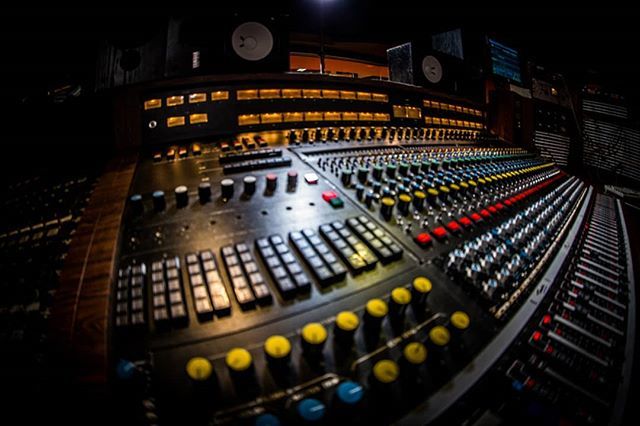 PuremixOnline's tweet photo. #tbt #sunsetsoundstudios #hollywood https://t.co/Dqj72parPE https://t.co/yWOWSWj9iw