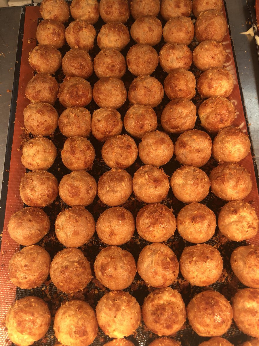 a parade of gorgeous gougères 

 <a href="/rouxlandau/">Roux at The Landau</a> <a href="/nic_pasquier/">Nic_Pasquier</a> ✊🧀🐓🇫🇷