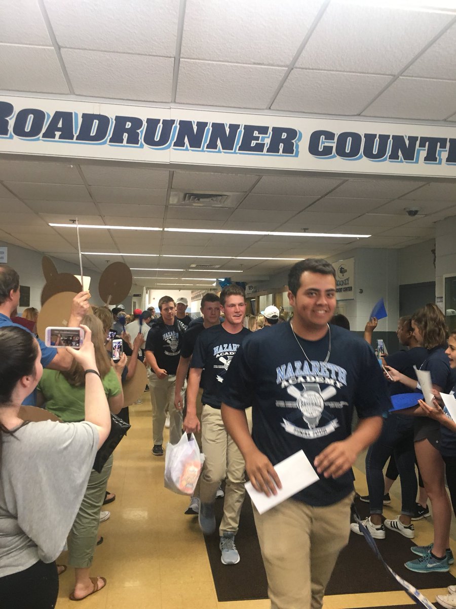 NazarethLGP's tweet image. Great turnout for the @IHSAState send-off for @Baseball_Naz. #writeyourscript in Joliet Roadrunners! #BCBU