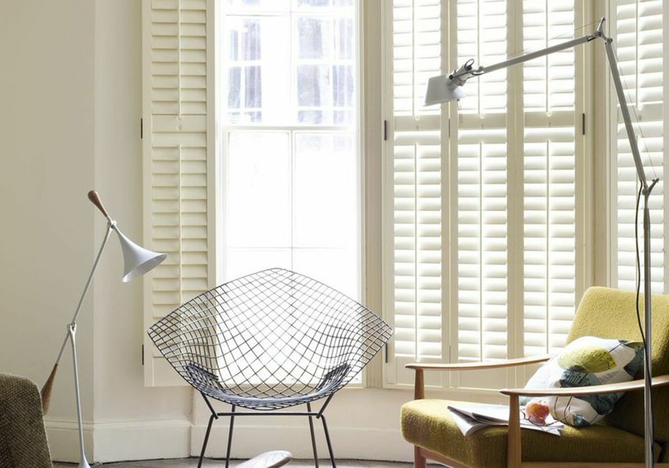 DIYShuttersUK's tweet photo. We love these shutters installed with narrow panels to really show off the tall windows and high ceilings in this Victorian property. The 64mm slats and push rod keep the look traditional. Take a look at our ranges - 15% off until 10th June! https://t.co/834uVy9eAA https://t.co/WqdCNM3jRg