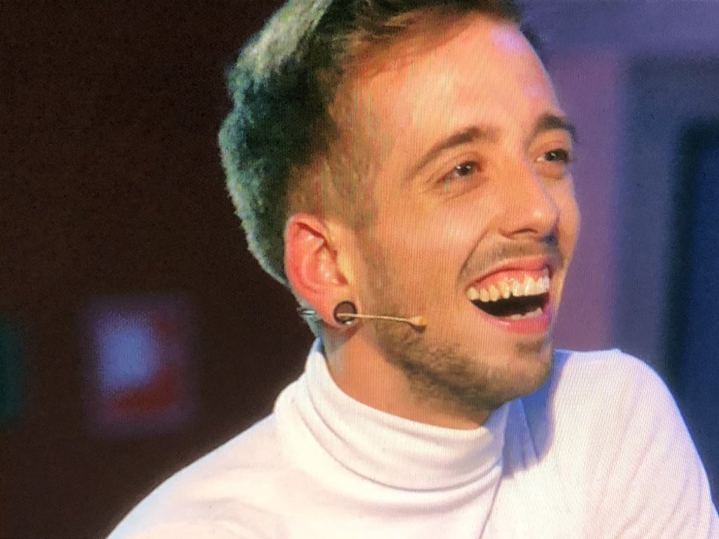 JordiCruzPerez's tweet photo. Un fuerte aplauso para el de sonido 👏🏻👏🏻👏🏻😂😂  #FamaABailarFinal https://t.co/75htEc3Wbr