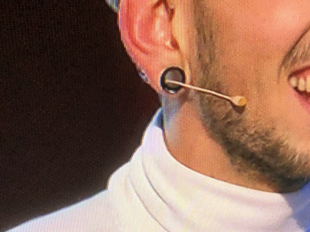 JordiCruzPerez's tweet photo. Un fuerte aplauso para el de sonido 👏🏻👏🏻👏🏻😂😂  #FamaABailarFinal https://t.co/75htEc3Wbr