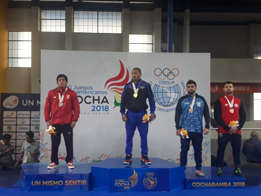 ipdperu's tweet photo. #IPDEnCocha2018 ¡Vamos Perú! Pool Ambrocio (86 kg) consigue la medalla de plata en lucha libre por los XI Juegos Suramericanos Cochabamba 2018. 👇🇵🇪🥈😉🏟 #TeamPerú #Cocha2018 https://t.co/pf5nU97XIQ