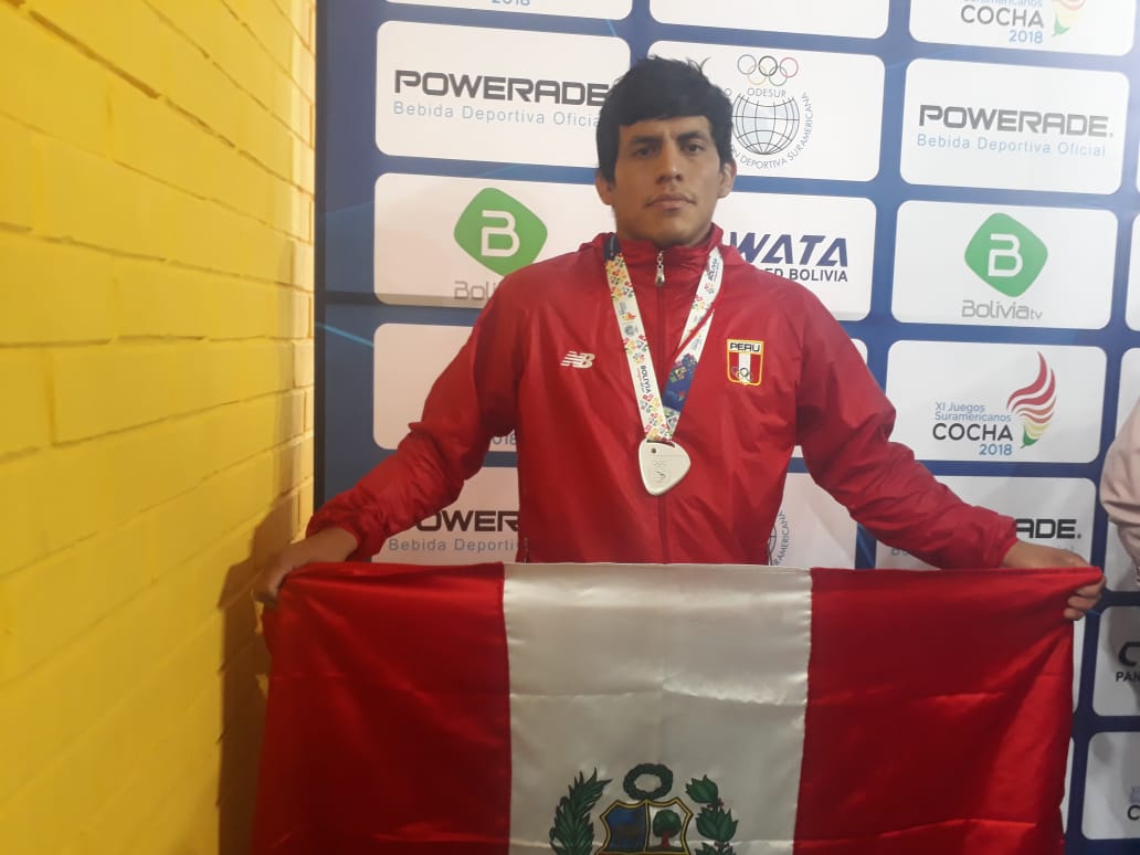 ipdperu's tweet photo. #IPDEnCocha2018 ¡Vamos Perú! Pool Ambrocio (86 kg) consigue la medalla de plata en lucha libre por los XI Juegos Suramericanos Cochabamba 2018. 👇🇵🇪🥈😉🏟 #TeamPerú #Cocha2018 https://t.co/pf5nU97XIQ