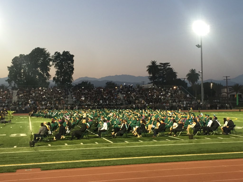 SHHSPTA's tweet photo. Congratulations to the "Class of 2018". We are very proud of each and every one of you. 🎉🎓🐾 "Once a Husky, always a Husky".... https://t.co/JHks8R1hUQ