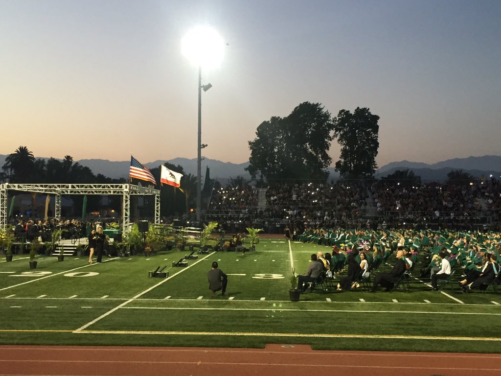 SHHSPTA's tweet photo. Congratulations to the "Class of 2018". We are very proud of each and every one of you. 🎉🎓🐾 "Once a Husky, always a Husky".... https://t.co/JHks8R1hUQ