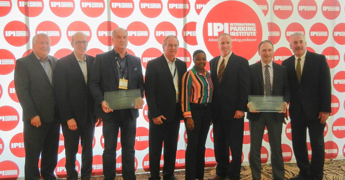 Impark's tweet photo. Congratulations to Brookfield Properties for achieving #Parksmart Pioneer status at 1400 K Street in Washington D.C. Impark’s Chris Iles was on hand to accept the coveted Parksmart plaque at the 2018 #IPI2018 in Orlando.
S/O to our D.C. team for facilitating this accomplishment. https://t.co/USMdf22Klm
