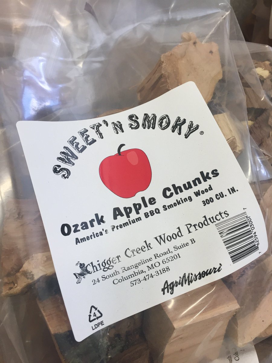 smokefreaks's tweet photo. βSweet βn Smokyβ + 100% hardwood lump charcoal = Maximum Freakage. @chiggercreek for the best smoke in town! πΊβ€οΈπ#SmokeFreaks #TasteTheFreakage #FreakWatch2018 #HowlingForGlory #BBQ #Barbecue #BBQLife #BBQExperience #CompBBQ #ChiggerCreek #Wood #Fire #Charcoal #LumpCharcoal https://t.co/w9sgi3etKs