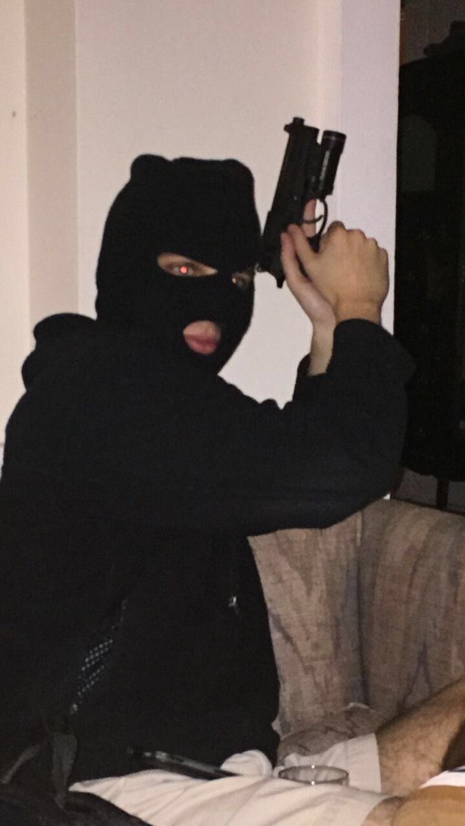 kim_Jongpoon's tweet photo. Help identify this man. 23, possibly Black. Definitely deadly https://t.co/nJle6C2tJJ