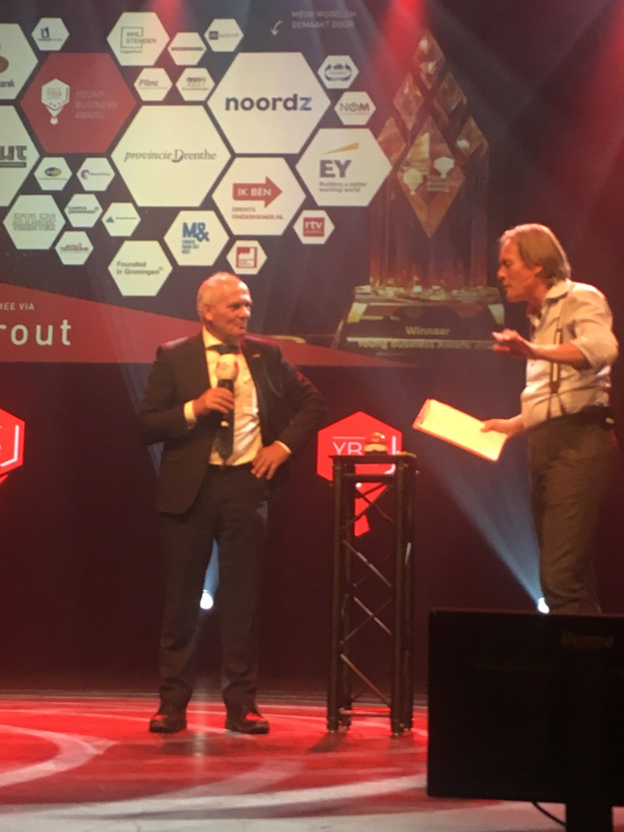 KPDrenthe's tweet photo. De spanning stijgt! @HenkBrinkDr gaat zo direct de winnaar van de Young Business Award 2018 bekend maken! #ybasprout https://t.co/GulUM30NS0
