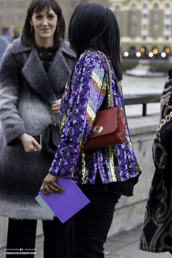 ReinsonR's tweet photo. #DesignerShowrooms #lfw #lfwfestival #LFWM #SSSA18 #SS18 #streetwear #StreetStyle #WomenForEurope #WorldCup2018 #fashionblogger #Fashionista #FashionWatch #coat #jacket #handbag #women #fashionnova #ThursdayThoughts #Travel #uk #London fashionable https://t.co/batUserfUF