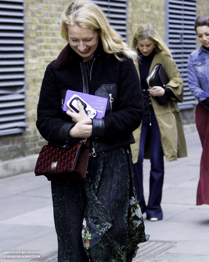 ReinsonR's tweet photo. #DesignerShowrooms #lfw #lfwfestival #LFWM #SSSA18 #SS18 #streetwear #StreetStyle #WomenForEurope #WorldCup2018 #fashionblogger #Fashionista #FashionWatch #coat #jacket #handbag #women #fashionnova #ThursdayThoughts #Travel #uk #London fashionable https://t.co/batUserfUF