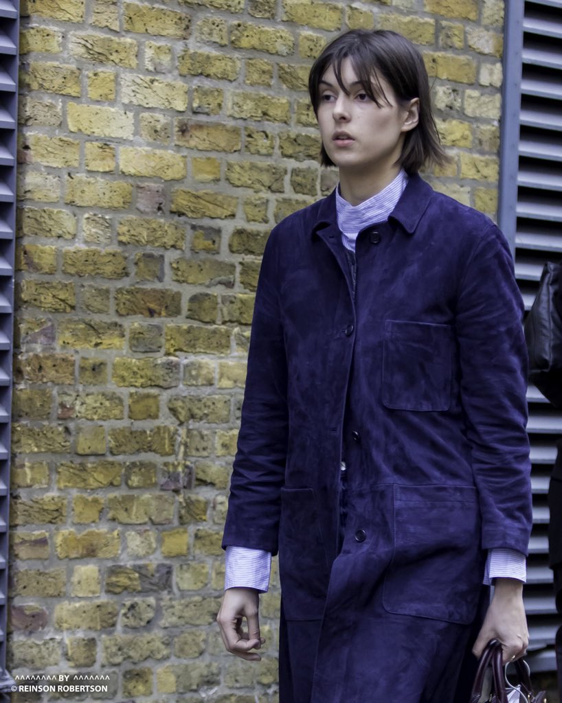 ReinsonR's tweet photo. #DesignerShowrooms #lfw #lfwfestival #LFWM #SSSA18 #SS18 #streetwear #StreetStyle #WomenForEurope #WorldCup2018 #fashionblogger #Fashionista #FashionWatch #coat #jacket #handbag #women #fashionnova #ThursdayThoughts #Travel #uk #London fashionable https://t.co/batUserfUF