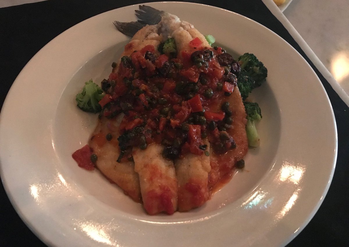 k8_wats's tweet photo. New special this week! Fresh de-boned Branzino Livornese over steamed broccoli. #fishfoods #italiankitchen #soflo #BocaRaton #chefpedro #winetime #ThirstyThursdays https://t.co/fEzM30vbOv