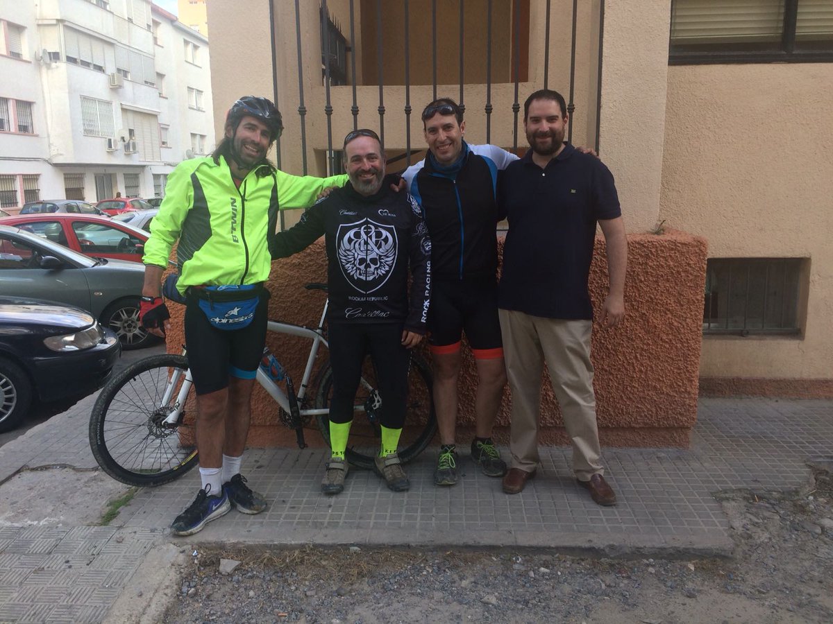 avalponasca's tweet photo. Hoy, #pedaleandolaiberica ha llegado a Jerez de la Frontera! Gracias @fmornese por vuestra acogida! #SiCompartesSeMultiplica  @SalesianasEs  #1€xkilometro https://t.co/fTuTxHQ3PB