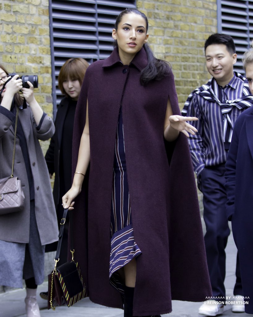 ReinsonR's tweet photo. #DesignerShowrooms #lfw #lfwfestival #LFWM #SSSA18 #SS18 #streetwear #StreetStyle #WomenForEurope #WorldCup2018 #fashionblogger #Fashionista #FashionWatch #coat #jacket #handbag #women #fashionnova #ThursdayThoughts #Travel #uk #London #fashionable https://t.co/QUNnXDzxh3