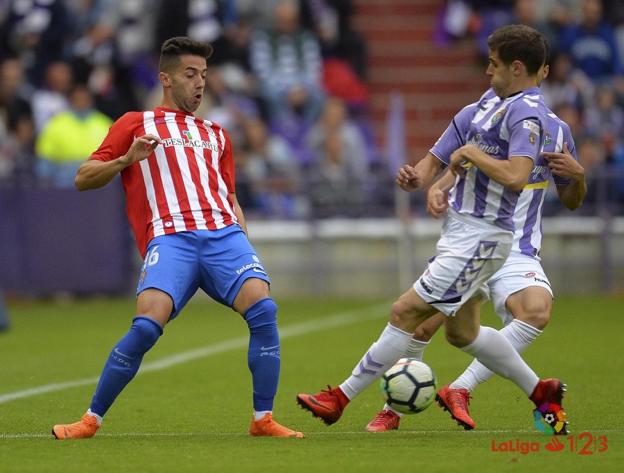 LaLiga's tweet photo. FINAL #RealValladolidSporting 3-1

⚽️ 1-0 Calero 
⚽️ 2-0 Hervías 
⚽️ 3-0 Jordi (p.p.) 
⚽️ 3-1 Jony 

¡El @realvalladolid se impone en casa y toma ventaja en el cruce!

La eliminatoria se resolverá el próximo domingo 10 a las 20.30h en El Molinón. 🔜 https://t.co/hwwvkgYtaT