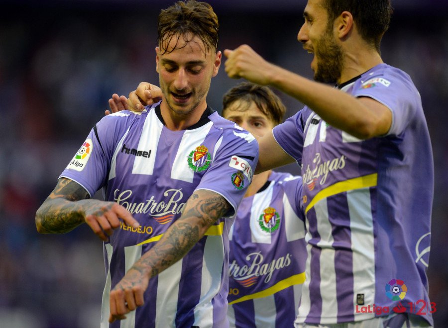LaLiga's tweet photo. FINAL #RealValladolidSporting 3-1

⚽️ 1-0 Calero 
⚽️ 2-0 Hervías 
⚽️ 3-0 Jordi (p.p.) 
⚽️ 3-1 Jony 

¡El @realvalladolid se impone en casa y toma ventaja en el cruce!

La eliminatoria se resolverá el próximo domingo 10 a las 20.30h en El Molinón. 🔜 https://t.co/hwwvkgYtaT