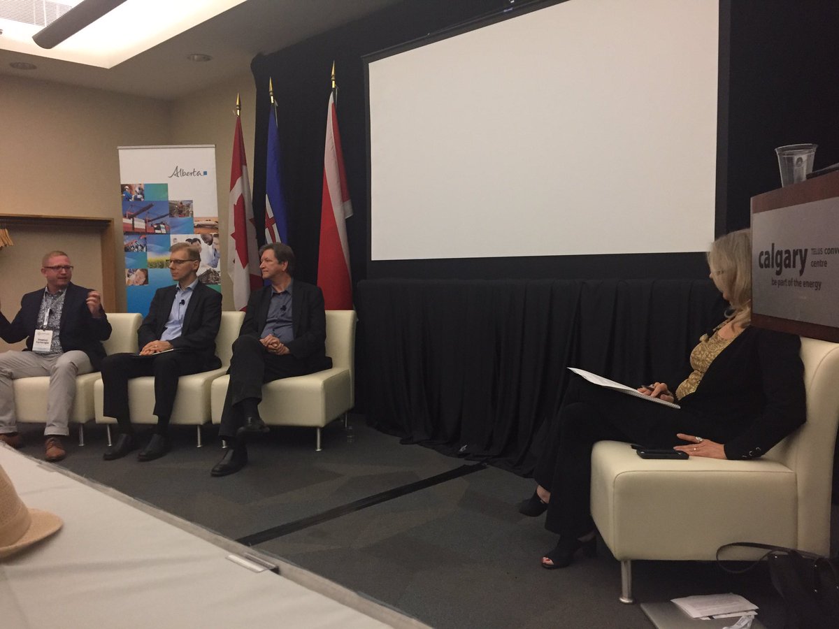 debbiebuttwhat's tweet image. How do you make using VR easy for business #inventures2018 @uniVRsive